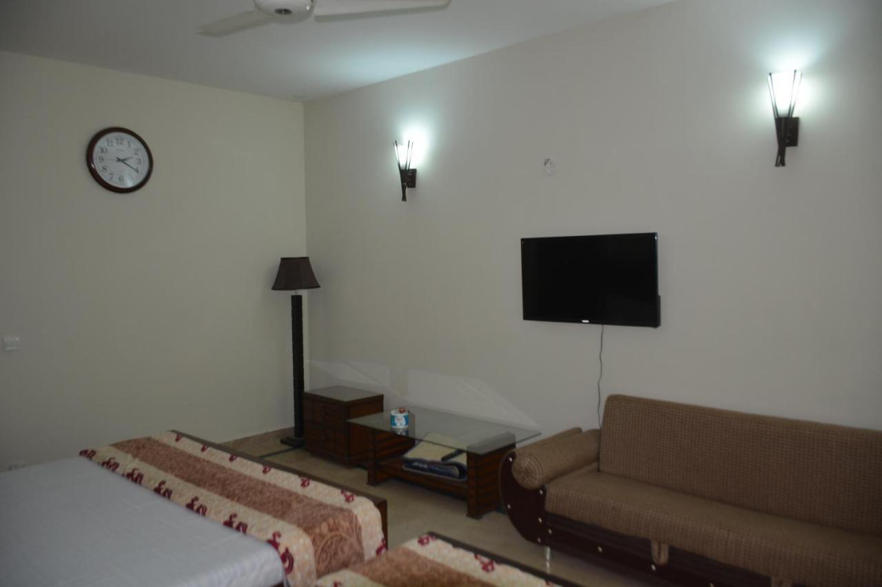 The Travelers Den Hotel Islamabad Esterno foto