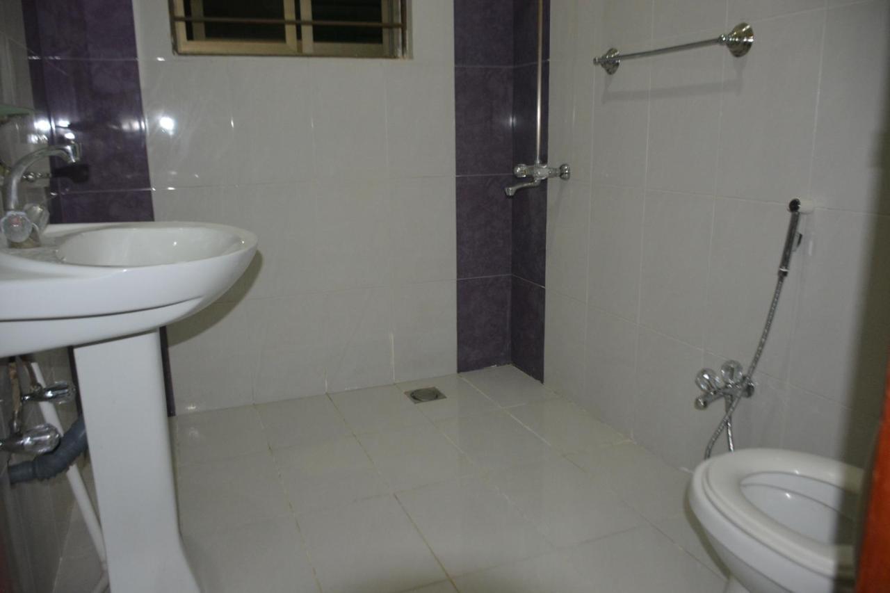 The Travelers Den Hotel Islamabad Esterno foto