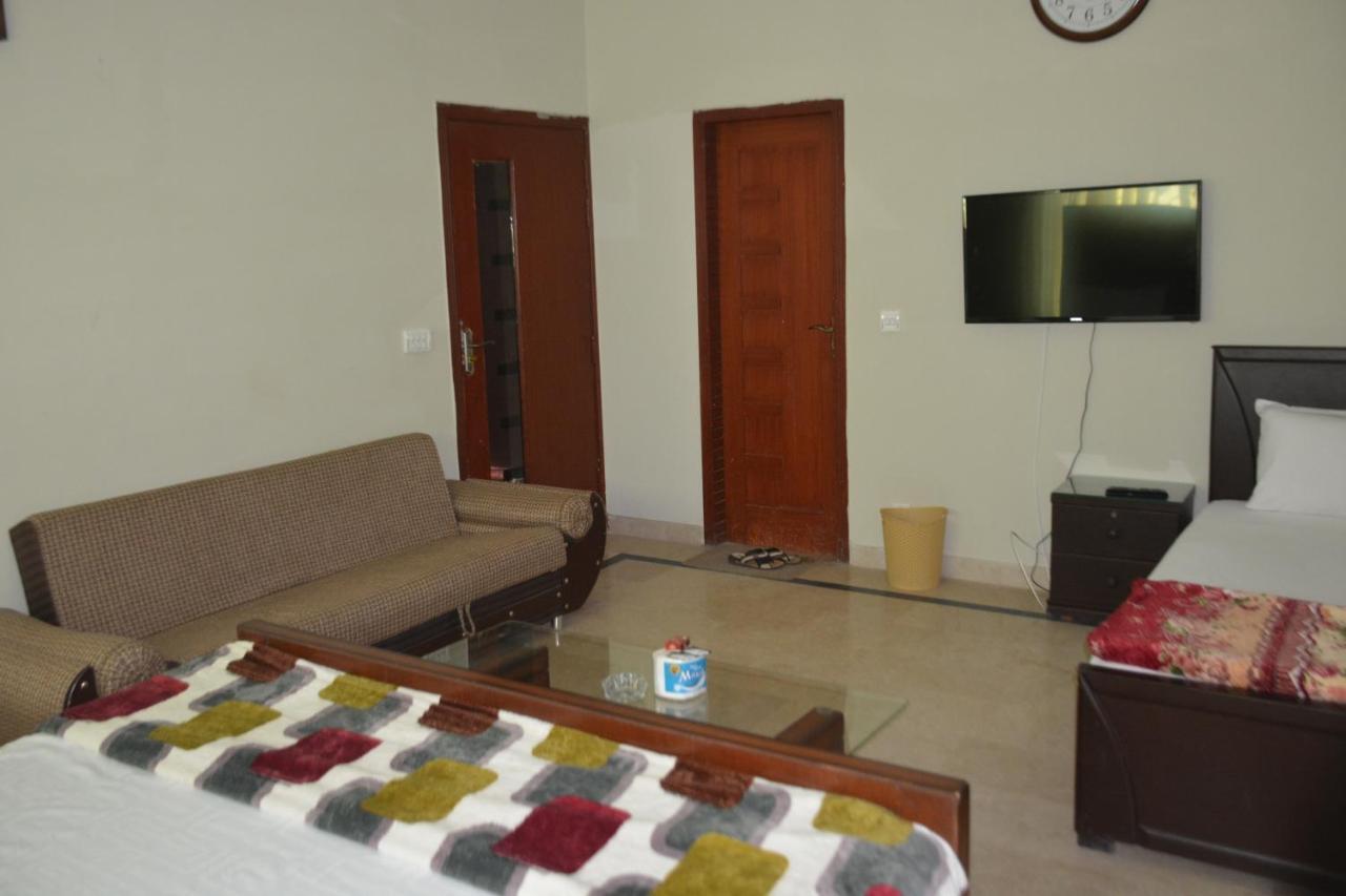The Travelers Den Hotel Islamabad Esterno foto