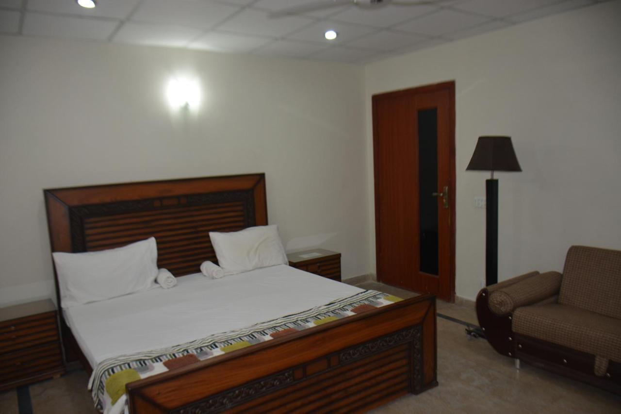 The Travelers Den Hotel Islamabad Esterno foto