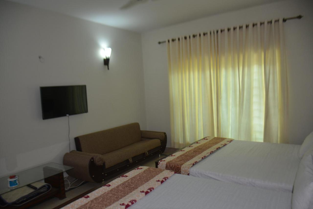 The Travelers Den Hotel Islamabad Esterno foto
