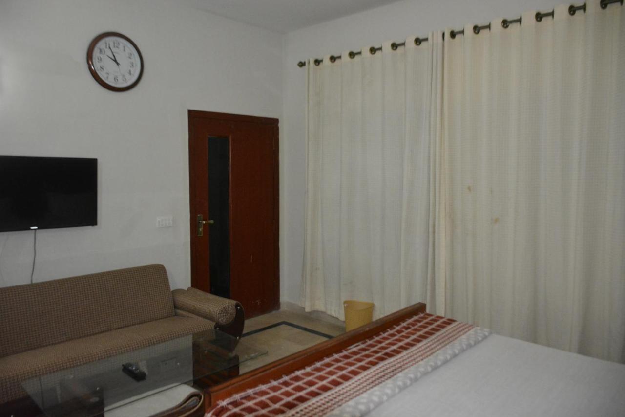 The Travelers Den Hotel Islamabad Esterno foto