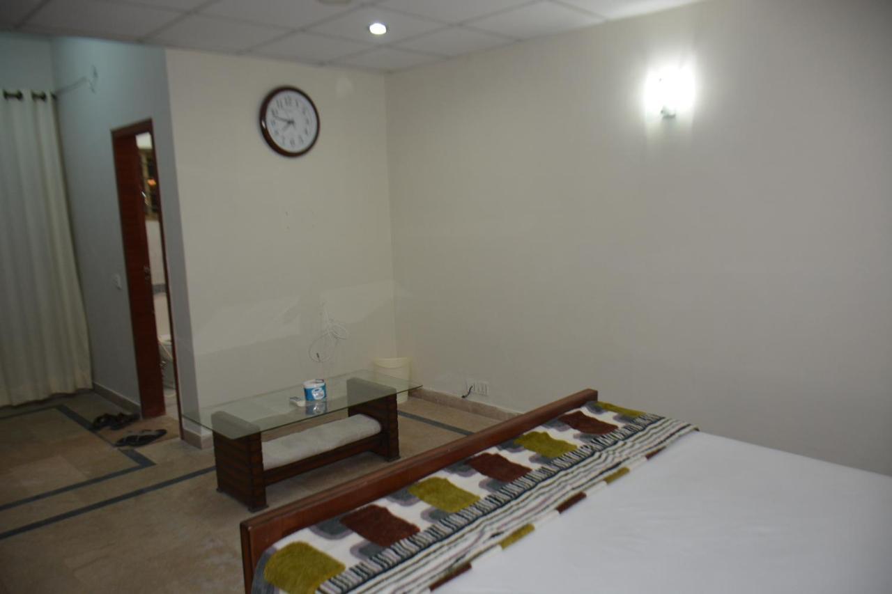 The Travelers Den Hotel Islamabad Esterno foto