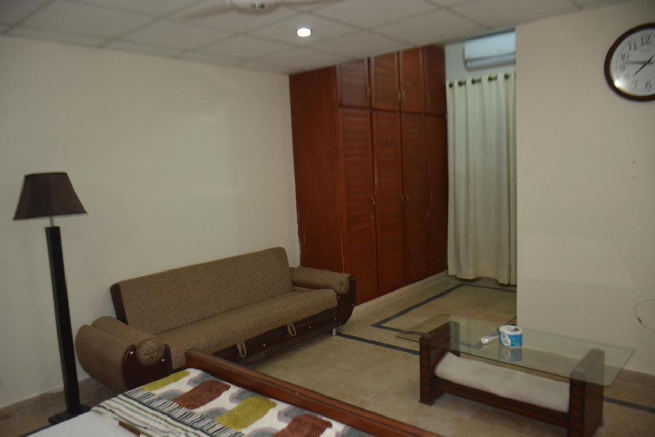 The Travelers Den Hotel Islamabad Esterno foto