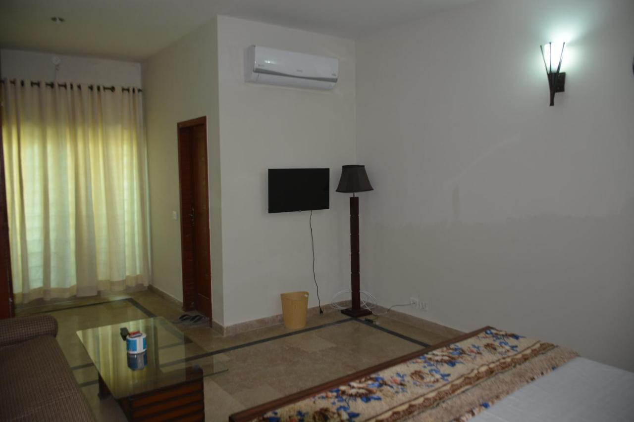 The Travelers Den Hotel Islamabad Esterno foto