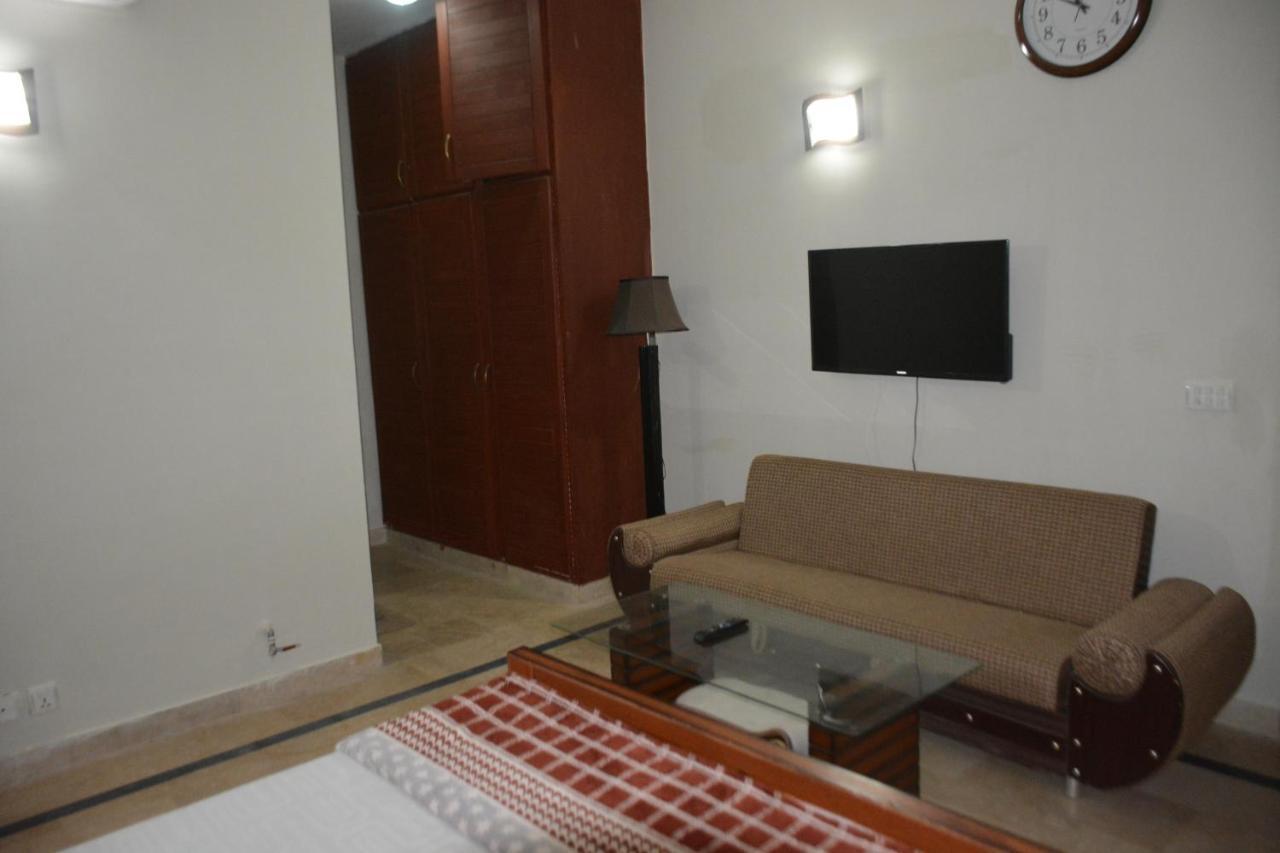 The Travelers Den Hotel Islamabad Esterno foto
