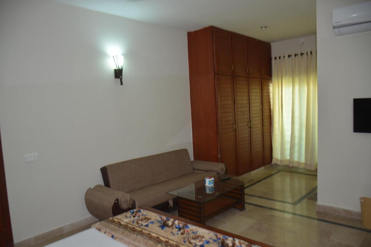 The Travelers Den Hotel Islamabad Esterno foto